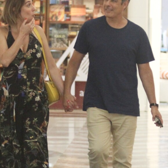 William Bonner e Natasha Dantas passeiam de mãos dadas em shopping da zona sul do Rio de Janeiro, nesse domingo, 15 de dezembro de 2019