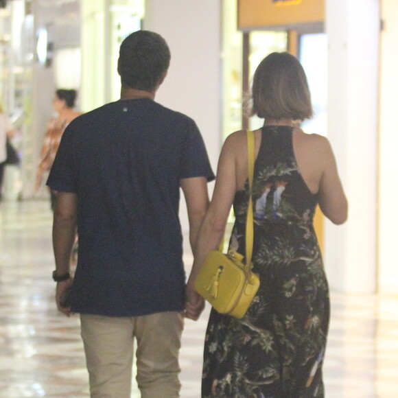 William Bonner e Natasha Dantas são clicados deixando sessão de cinema em shopping da zona sul do Rio de Janeiro, nesse domingo, 15 de dezembro de 2019