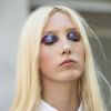 Tendência de maquiagem 2019: sombra colorida e com cara de 'borrada a mão' conquistou as mais fashionistas em 2019