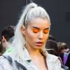 Maquiagem colorida em 2019: sombra laranja neon apareceu nas produções das fashion girls