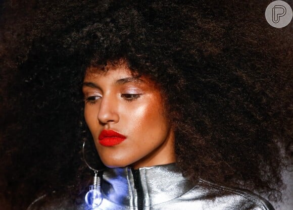 Pele glow na maquiagem: a tendência da pele com brilho natural conquistou fashionistas em 2019