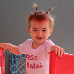 Sabrina Sato fez penteado fofo na filha, Zoe, em fotos postadas no Instagram