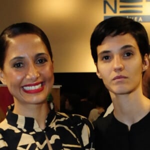 Camila Pitanga recebeu visita da namorada, Beatriz Coelho, durante gravação de programa de TV: 'Amor'
