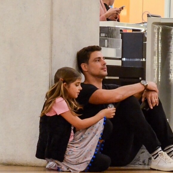 Grazi Massafera repostou foto de Cauã Reymond na qual o ator parabeniza a filha do casal, Sofia, por conquista no judô