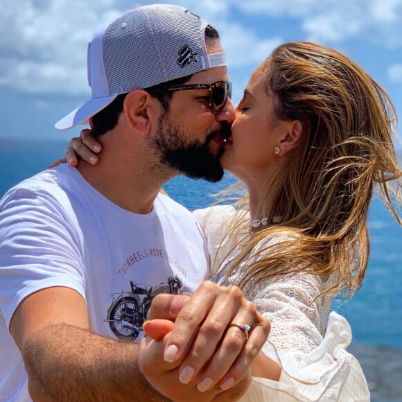Cantor Sorocaba pediu Biah Rodrigues em casamento em Fernando de Noronha