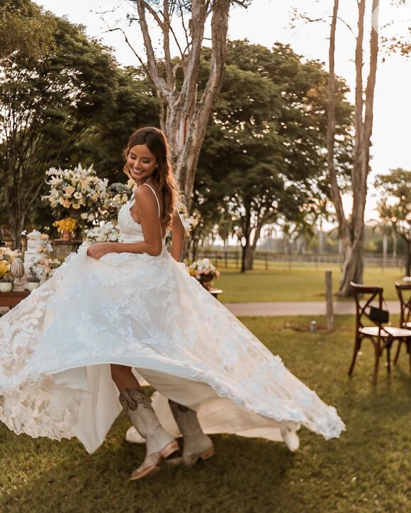 Biah Rodrigues usou vestido Kadu Fonseca Ateliê em casamento com Sorocaba