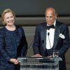 Estilista Oscar de la Renta vestia Hillary Clinton