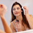  Cuidados com a pele: o sérum facial ajuda a deixar a pele do rosto homogênea, pode repor vitaminas e tem até ação antioxidante em alguns casos 