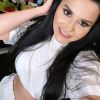 Maraisa faz selfie em camarim de show com look all-white