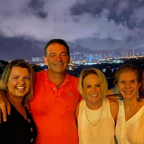 Ana Maria Braga levou o namorado, o francês Johnny Lucet, para a festa de fim de ano do 'Mais Você'