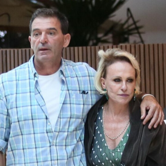 Ana Maria Braga cogita casamento com o namorado francês, Johnny Lucet, para 2020: 'Pediu minha mão à família'