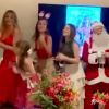 Ticiane Pinheiro, a mãe, Helô Pinheiro, a filha mais velha, Rafaella Justus, e outras mulheres da família se divertiram ao dançarem com Papai Noel