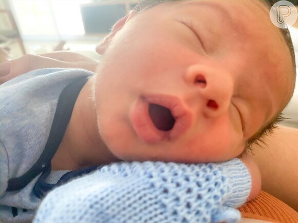 Marília Mendonça publicou nova foto do filho, Léo, na web