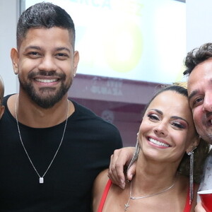 Viviane Araujo cai no samba em ensaio do Salgueiro com affair, Guilherme Militão, no Rio de Janeiro, neste sábado, 28 de dezembro de 2019