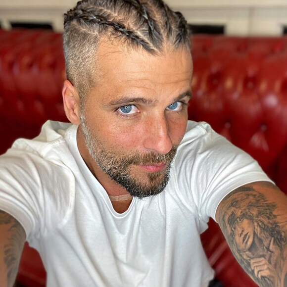 Bruno Gagliasso mudou o visual e fez tranças no cabelo a pedido da filha