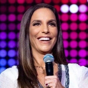Marido de Ivete Sangalo, Daniel Cady malhou com as filhas gêmeas, Marina e Helena, de 1 ano, e internauta brincou: 'Ela passa bem'