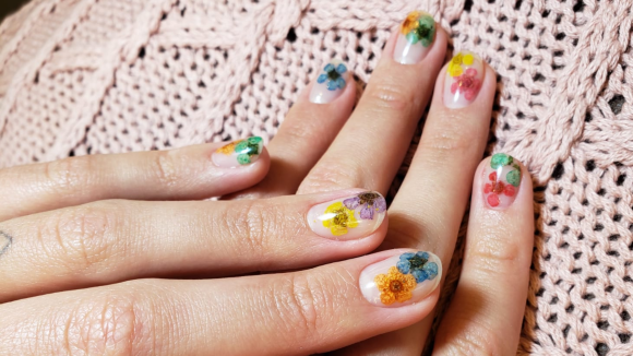 Conheça a 'Flower Nails', nail art escolhida por Bruna Marquezine para o verão
