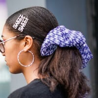 Penteado trendy: 5 formas fashionistas de usar presilha no cabelo nesse verão