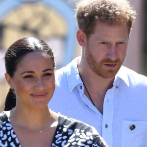 Meghan Markle e Harry esclarem polêmicas e respondem perguntas na web após renúncia a Família Real
