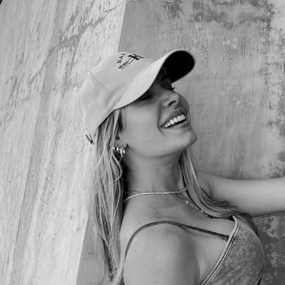 Thyane Dantas posa de biquíni e ganha comentário do marido, Wesley Safadão