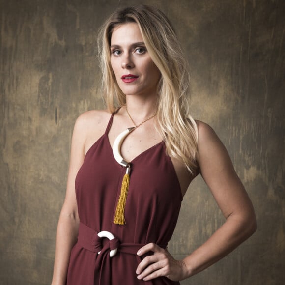 Carolina Dieckmann comparou uma foto sua na adolescência com uma foto atual