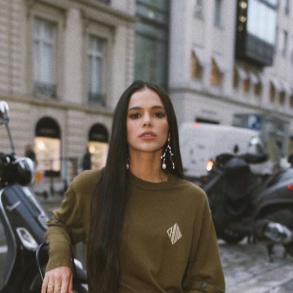 Bruna Marquezine está curtindo férias