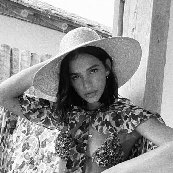 Bruna Marquezine manda recado: 'Vão ter que aturar a minha alegria, minha autoaceitação, meu amor próprio e minha saúde, independente de peso e aparência'