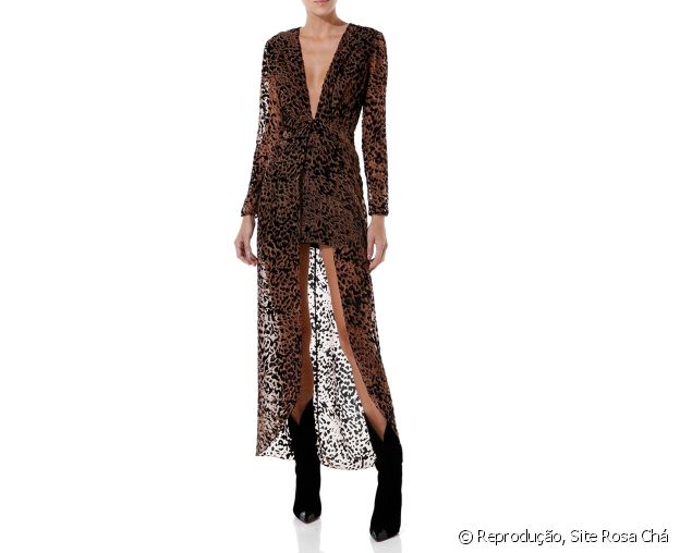 Vestido Rosa Chá para a balada: estampa leopardo, transparência e decote