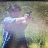 Thammy Miranda posta foto praticando tiro
