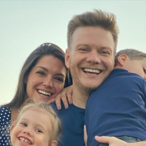 Thais Fersoza está de férias com Michel Teló, e os filhos do casal, Melinda e Teodoro, em Orlando, nos Estados Unidos