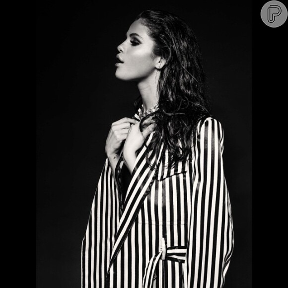 Selena Gomez é estrela de editorial de moda