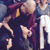 Selena Gomez registra encontro com Dalai Lama: 'Palavras de sabedoria', em 22 de outubro de 2014
