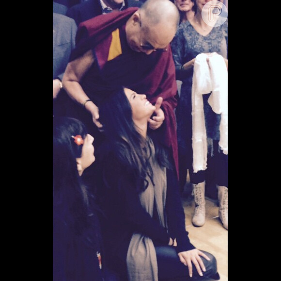 Selena Gomez registra encontro com Dalai Lama: 'Palavras de sabedoria', em 22 de outubro de 2014