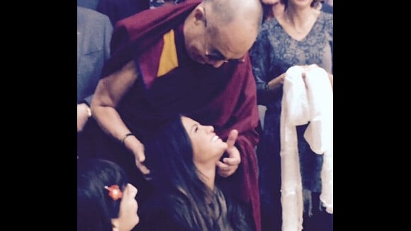 Selena Gomez publica foto em encontro com Dalai Lama: 'Sem palavras'