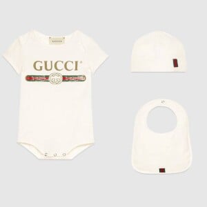 O filho de Marília Mendonça e Murilo Huff usou um kit da Gucci avaliado em R$ 1,1 mil