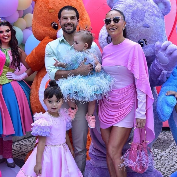 Zoe, filha de Sabrina Sato e Duda Nagle, completou 1 ano em novembro de 2019