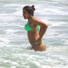 De biquíni, Anitta mostrou boa forma em praia do Rio de Janeiro