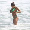 Anitta colocou o corpo para jogo em dia de praia