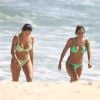 Anitta foi à Praia da Reserva, na Zona Oeste do Rio de Janeiro, com a cunhada Jeni Monteiro