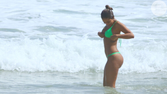 Anitta renovou bronze em praia do Rio de Janeiro nesta sexta-feira, 31 de janeiro de 2020