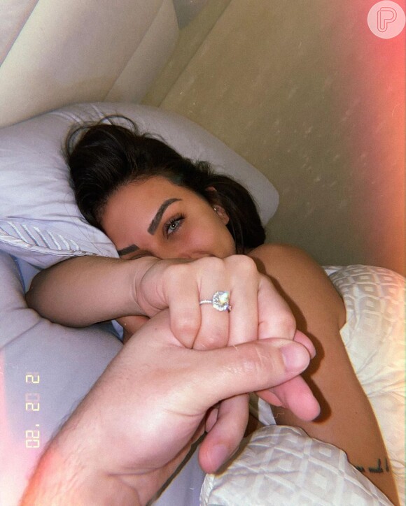 Flavia Pavanelli exibe anel de casamento dado por Junior Mendonza neste domingo, dia 02 de fevereiro de 2020
Junior Mendonza