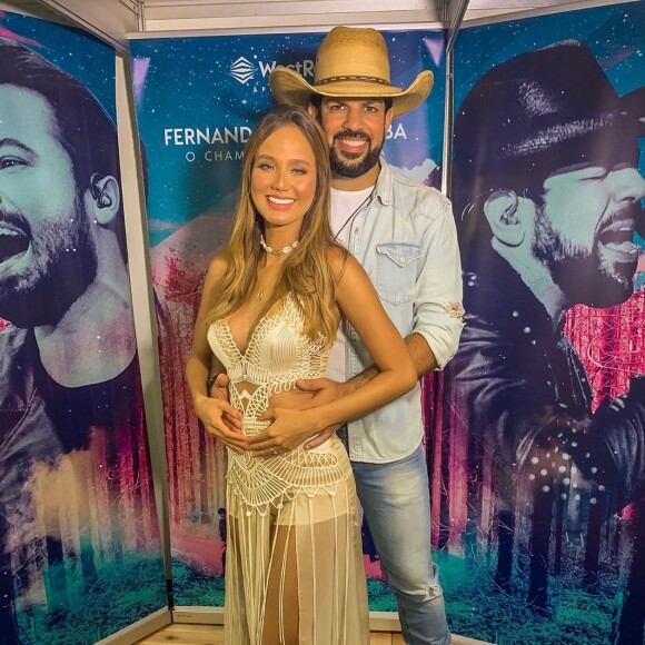 Grávida do primeiro filho com cantor Sorocaba, Biah Rodrigues teve que repor ferro em seu organismo nesta terça-feira, 4 de janeiro de 2020