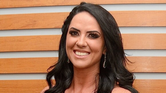 Graciele Lacerda exibe cabelo cacheado em foto e é comparada com atriz mexicana