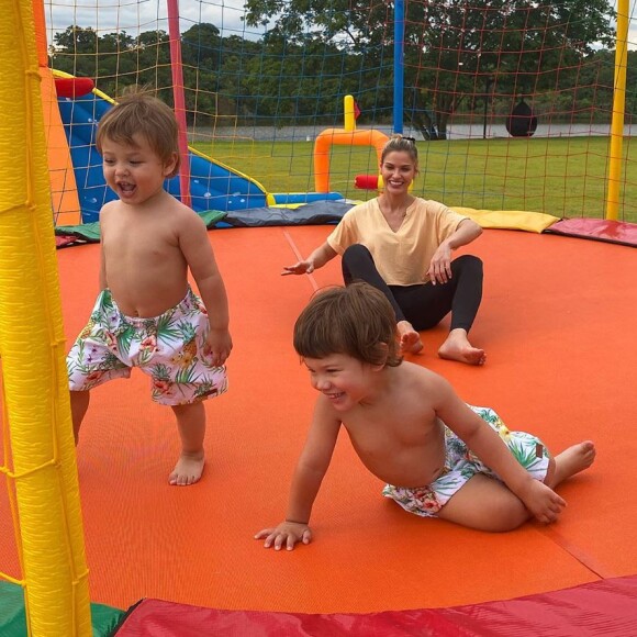 Andressa Suíta se divertiu com os meninos neste domingo, 9 de feveiro de 2020