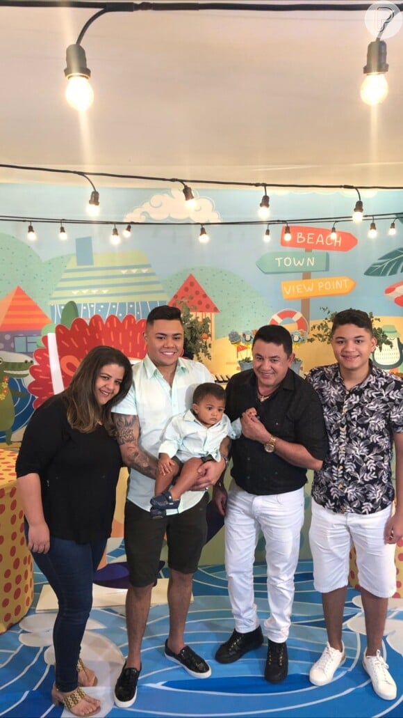 Felipe Araújo reuniu a família em festa de aniversário do filho, Miguel