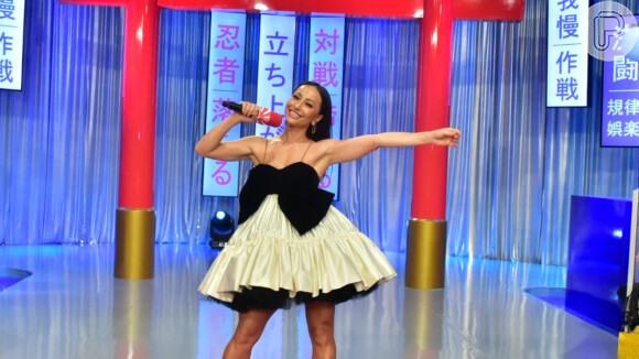 Laço máxi e franja em salto: o look fashionista de Sabrina Sato ao lançar 'Made in Japão' nesta quinta-feira, dia 13 de fevereiro de 2020