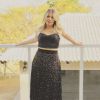 Marília Mendonça adora combinar saia com mood all black