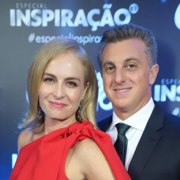 Angélica compartilhou fotos cheias de romance com Luciano Huck