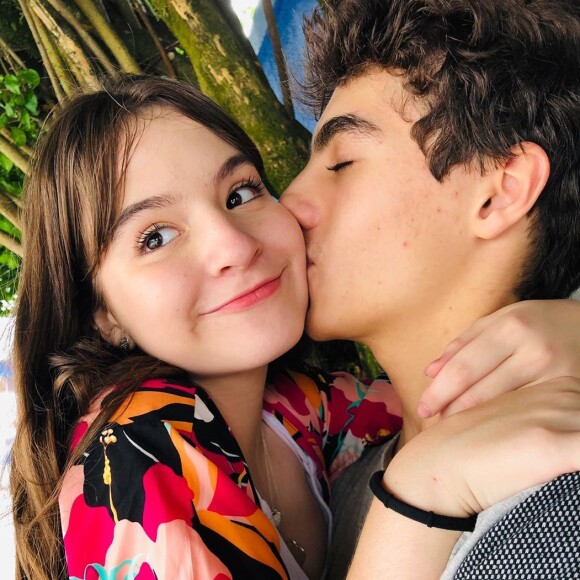 O casal de atores Sophia Valverde e Lucas Burgatti ganharam torcida para serem um casal em cena