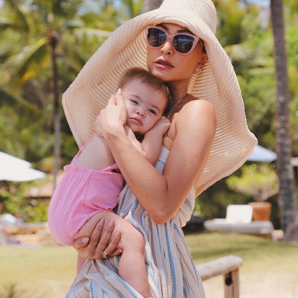 Sabrina Sato se diverte em dia de treino com a filha, Zoe, nesta quinta-feira, dia 20 de fevereiro de 2020